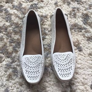 UGG Clair White Leather Cutout Loafers Sz 9